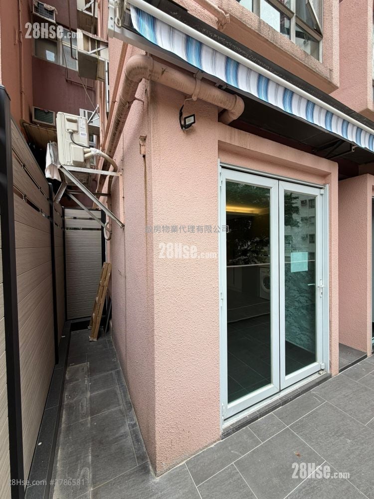 Wah Fai Court Sell Studio , 1 Bathroom 307 ft²