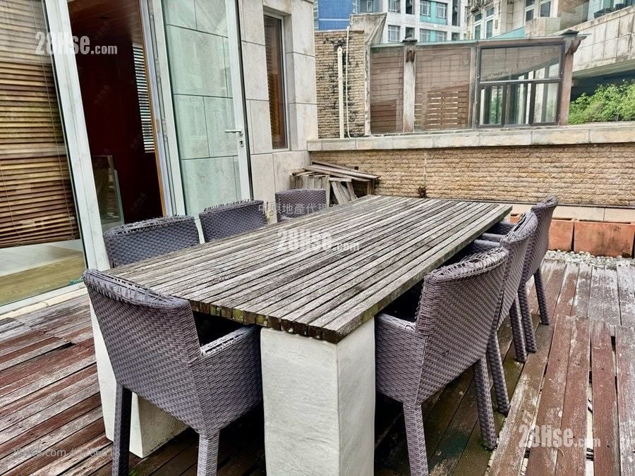 毕架山峰 售盘 4 房 2,638 平方尺