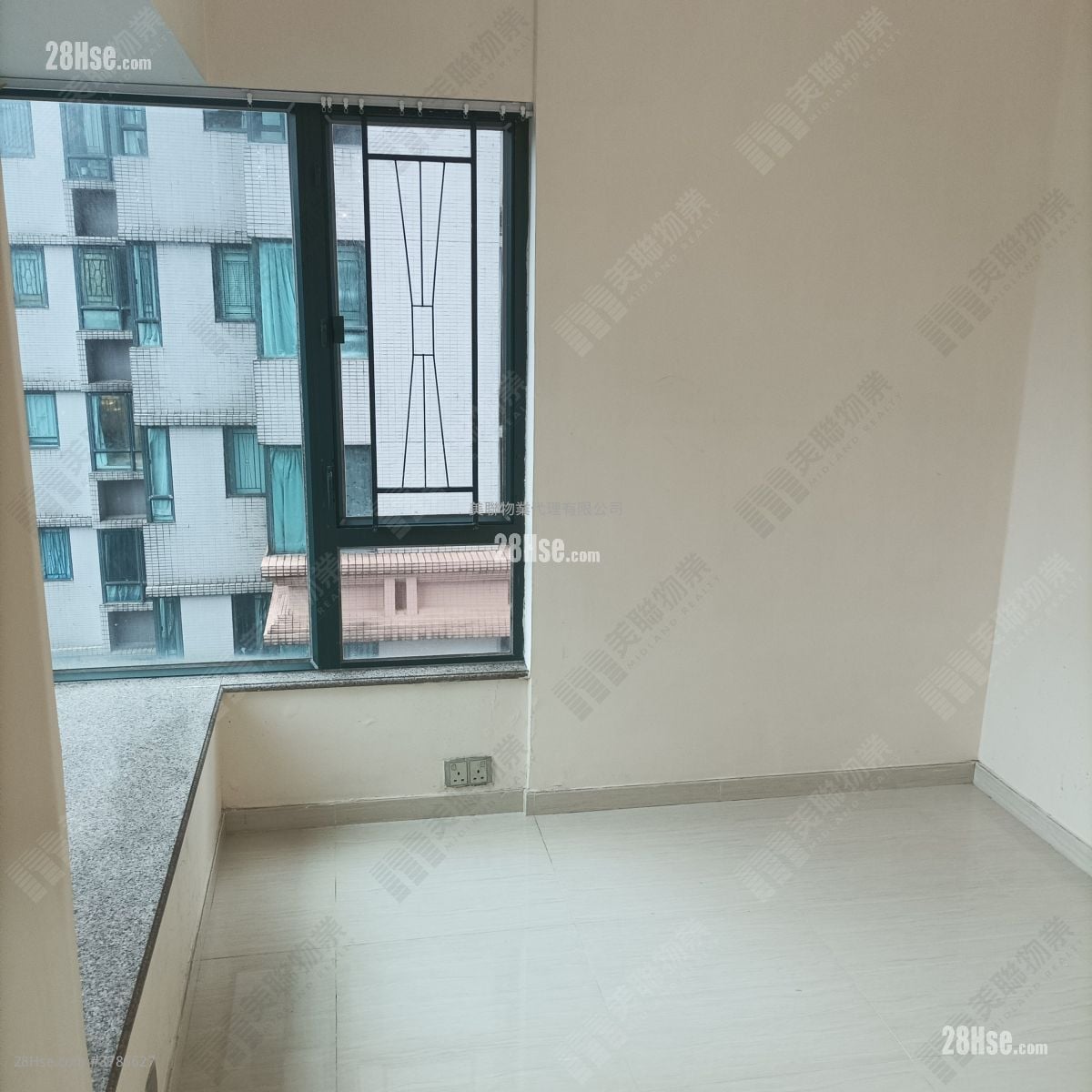 Metro Town Sell 2 Bedrooms , 1 Bathroom 487 ft²