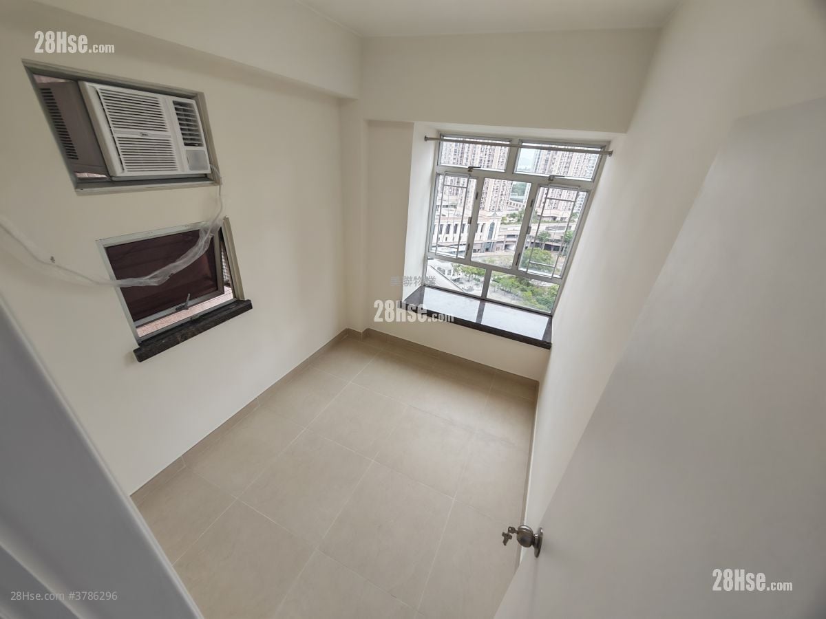 Sunshine City Rental 2 Bedrooms , 1 Bathroom 337 ft²