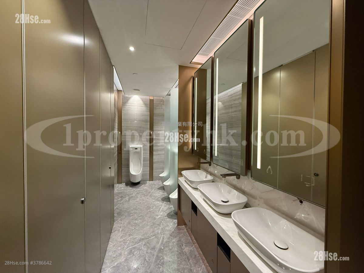 East Kowloon Top Sea View Office Sell 1,191 ft²