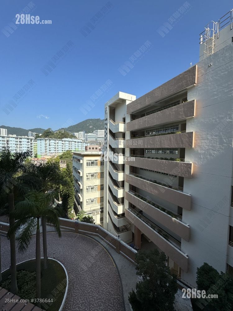 又一居 售盘 3 房 674 平方尺