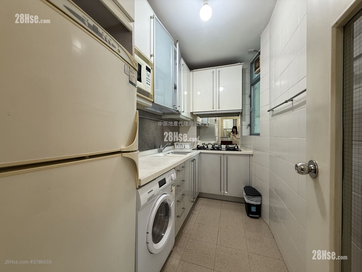 Seaview Crescent Sell 2 Bedrooms , 1 Bathroom 579 ft²