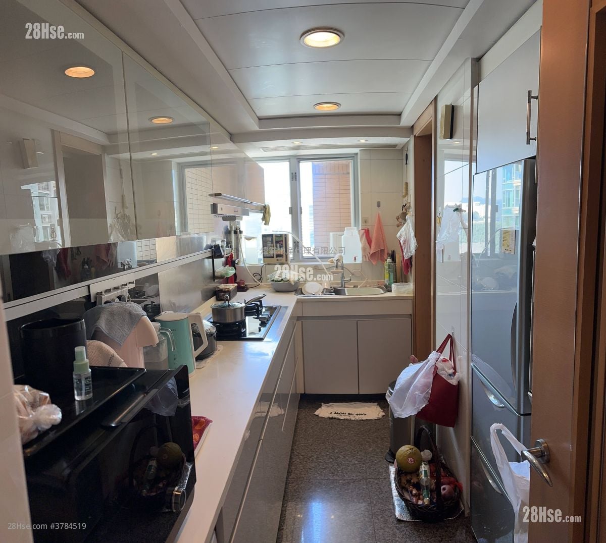 Manhattan Hill Sell 3 Bedrooms , 2 Bathrooms 1,119 ft²