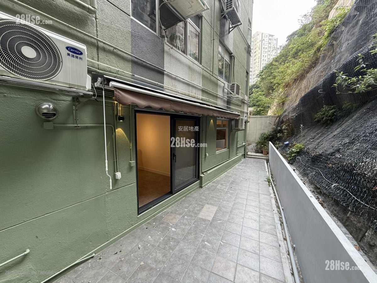 Village Court Sell 3 Bedrooms , 2 Bathrooms 786 ft²