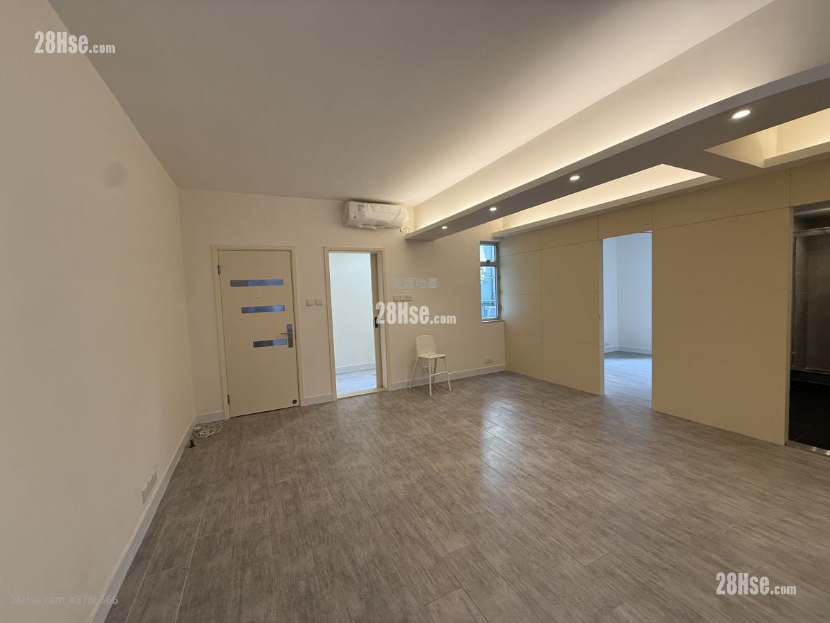 Village Court Sell 3 Bedrooms , 2 Bathrooms 786 ft²