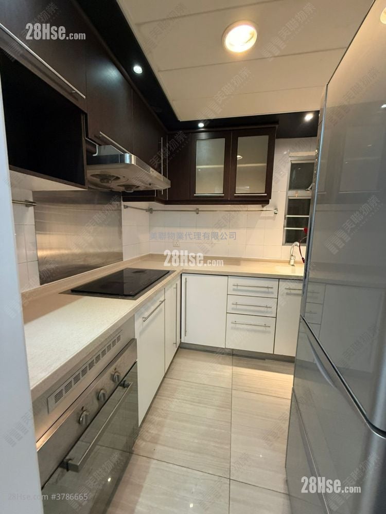 The Metro City Sell 3 Bedrooms , 2 Bathrooms 701 ft²