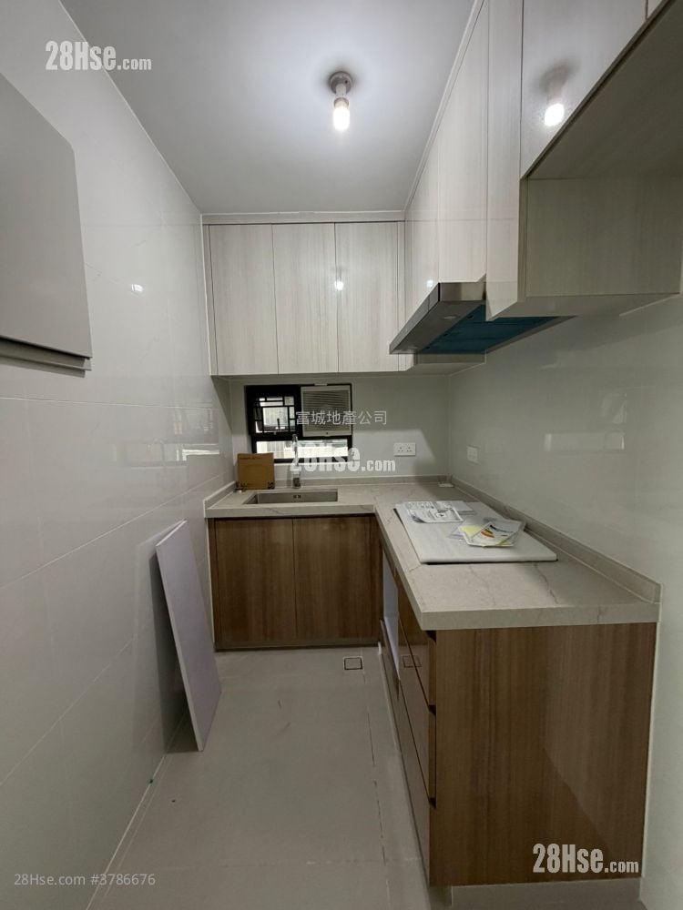 村屋 租盘 3 房 , 2 浴室 630 平方尺