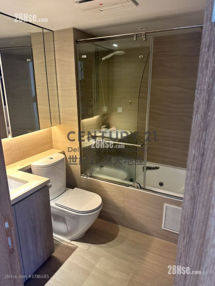 比华利山别墅 租盘 5+ 房 , 2 浴室 1,902 平方尺