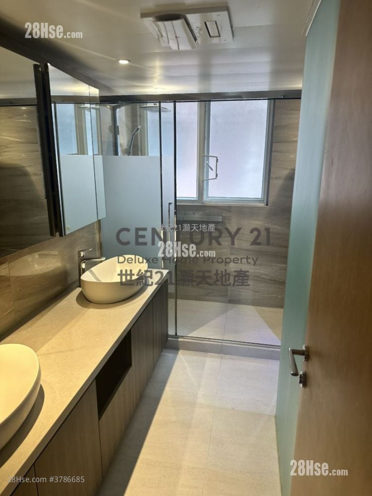 比华利山别墅 租盘 5+ 房 , 2 浴室 1,902 平方尺