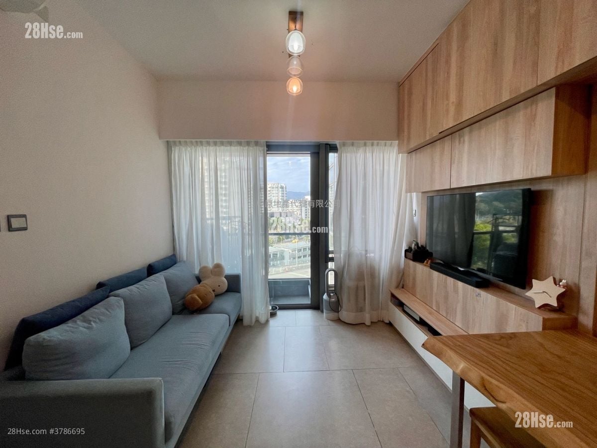 St Martin Sell 3 Bedrooms 561 ft²