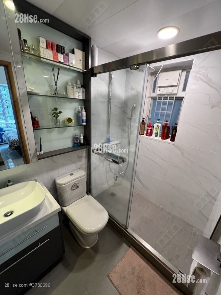 泓景台 售盘 3 房 , 2 浴室 735 平方尺