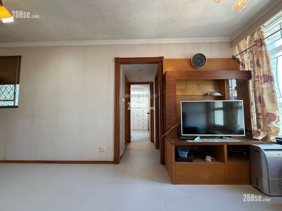 Ning Fung Court Sell 2 Bedrooms , 1 Bathroom 506 ft²