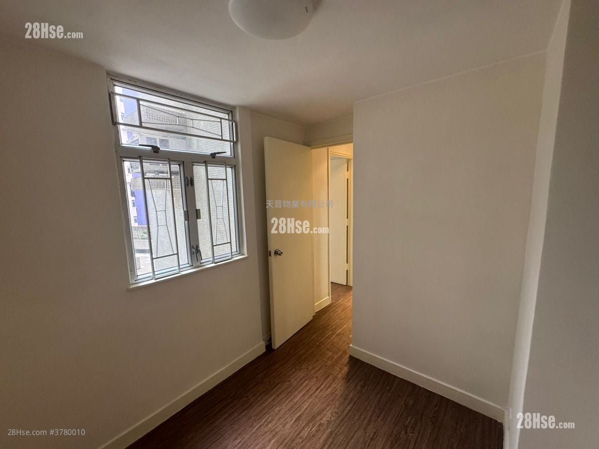 Sunshine Plaza Sell 2 Bedrooms , 1 Bathroom 314 ft²