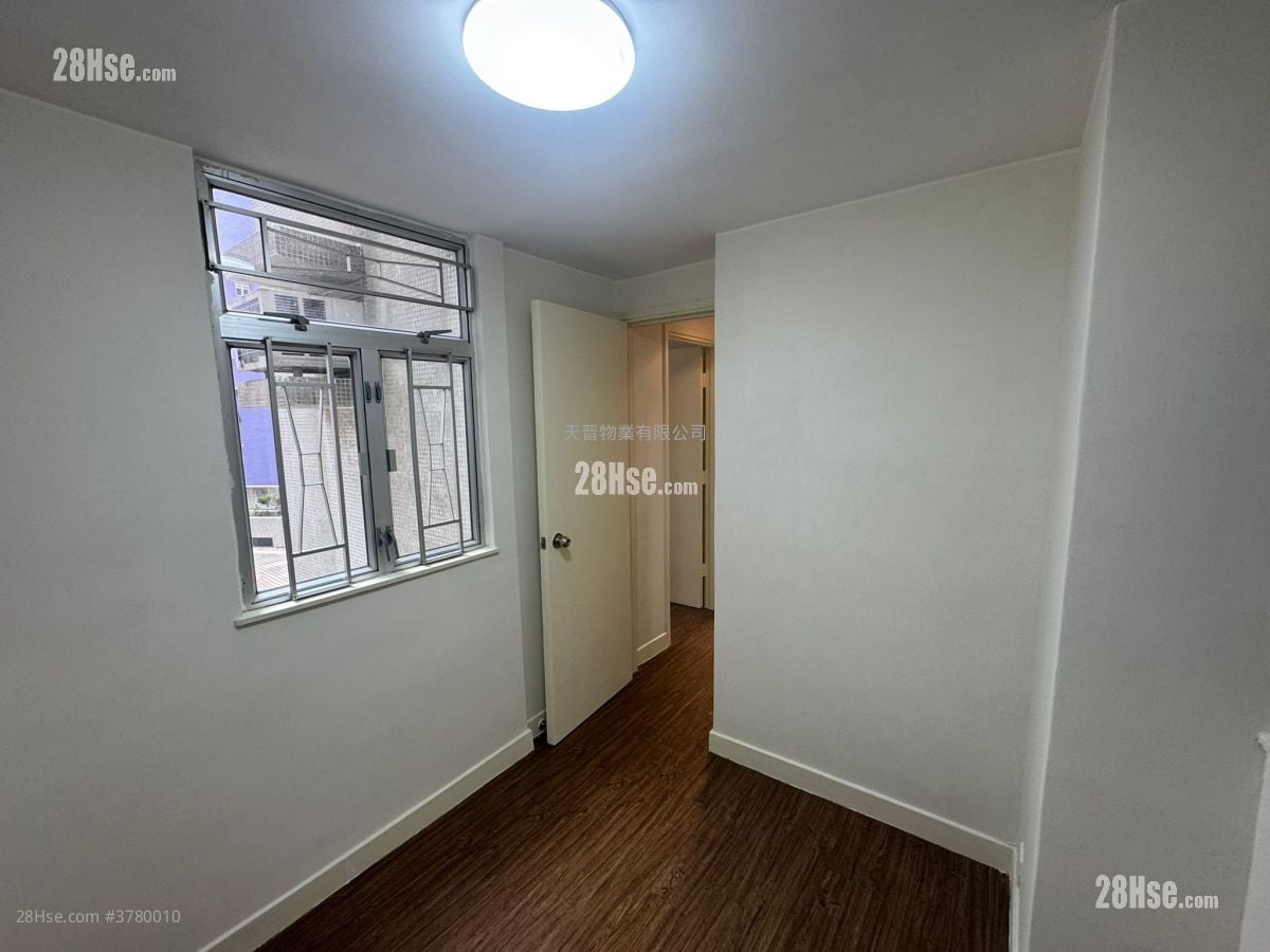 Sunshine Plaza Sell 2 Bedrooms , 1 Bathroom 314 ft²