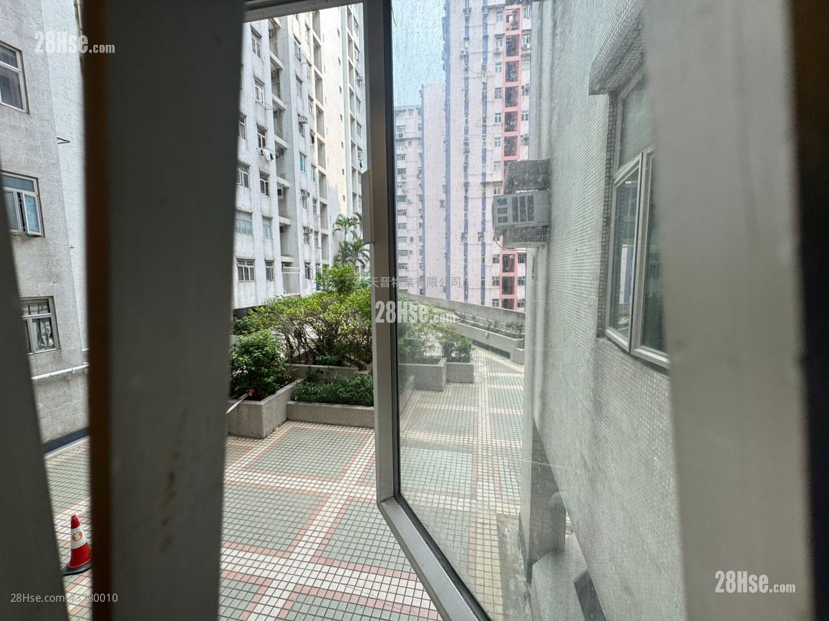 Sunshine Plaza Sell 2 Bedrooms , 1 Bathroom 314 ft²