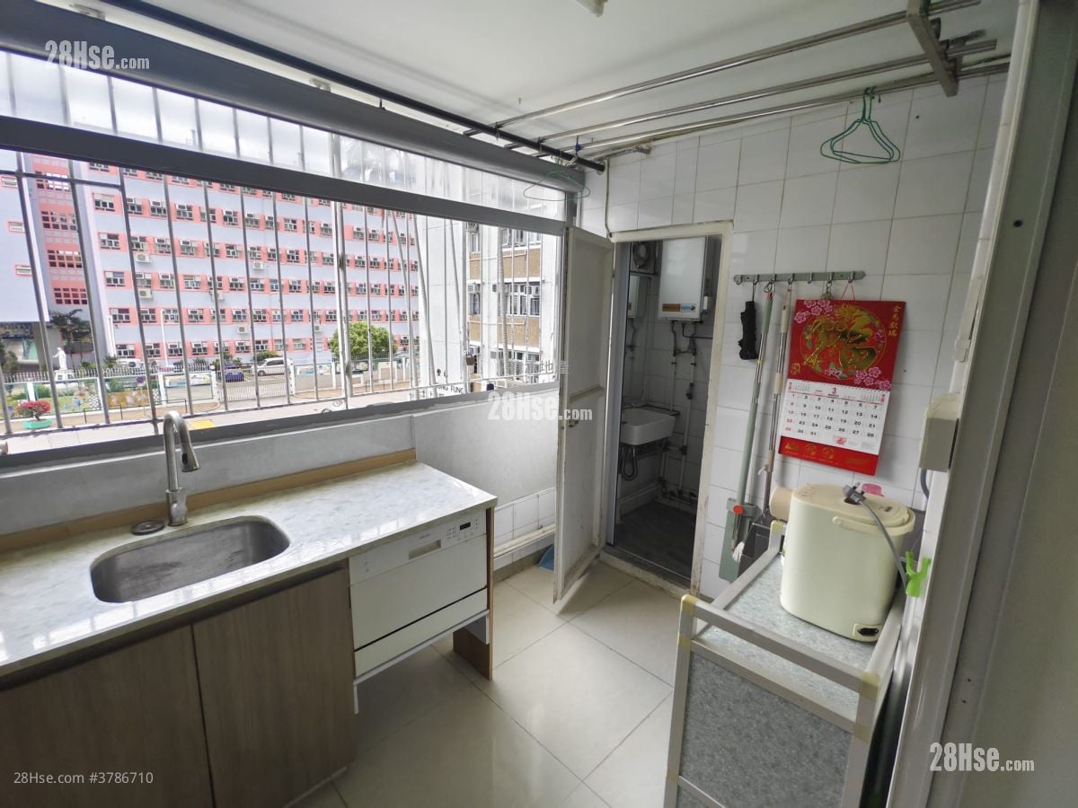 Cheung Wah Estate Sell 3 Bedrooms , 1 Bathroom 423 ft²