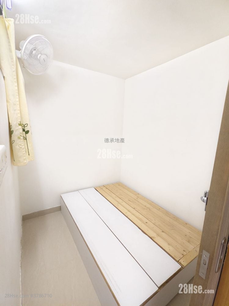 Cheung Wah Estate Sell 3 Bedrooms , 1 Bathroom 423 ft²