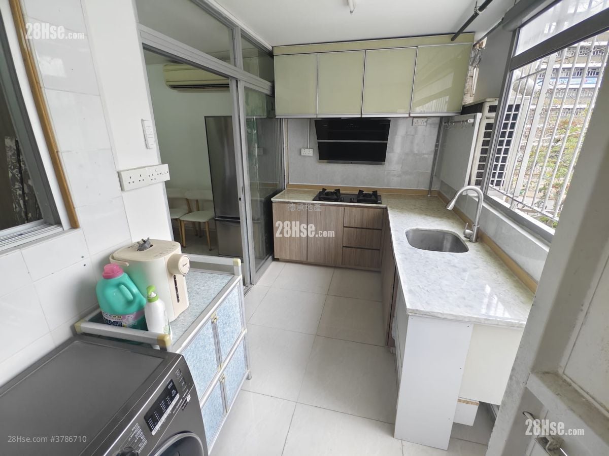 Cheung Wah Estate Sell 3 Bedrooms , 1 Bathroom 423 ft²