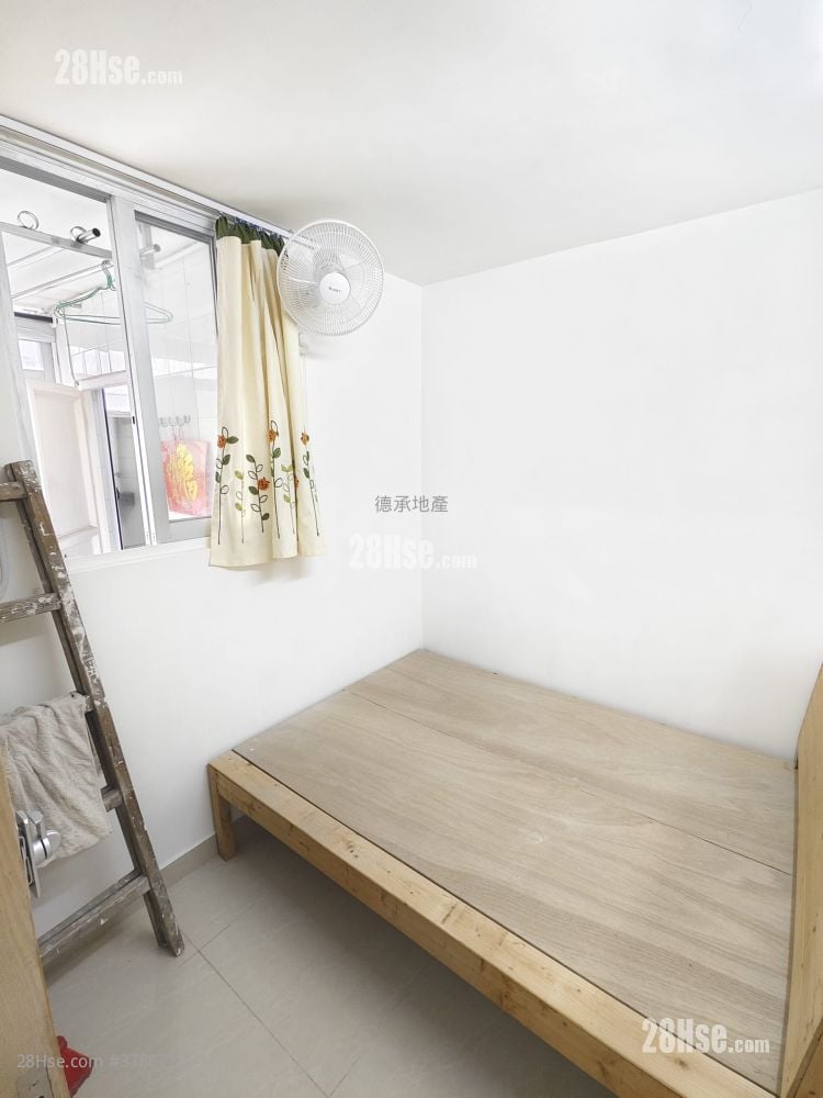 Cheung Wah Estate Sell 3 Bedrooms , 1 Bathroom 423 ft²