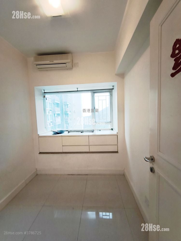 Metro Town Sell 3 Bedrooms , 1 Bathroom 594 ft²