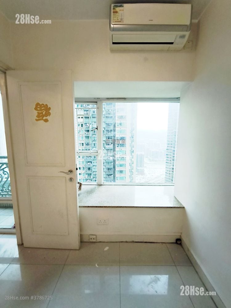 Metro Town Sell 3 Bedrooms , 1 Bathroom 594 ft²