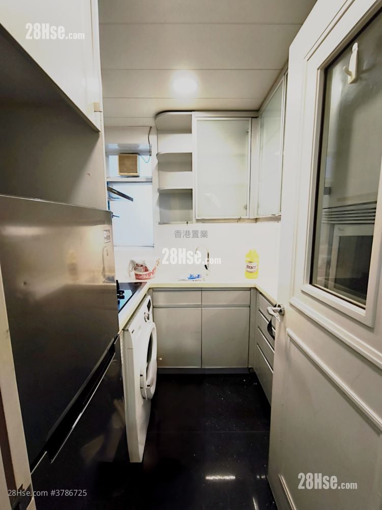 Metro Town Sell 3 Bedrooms , 1 Bathroom 594 ft²