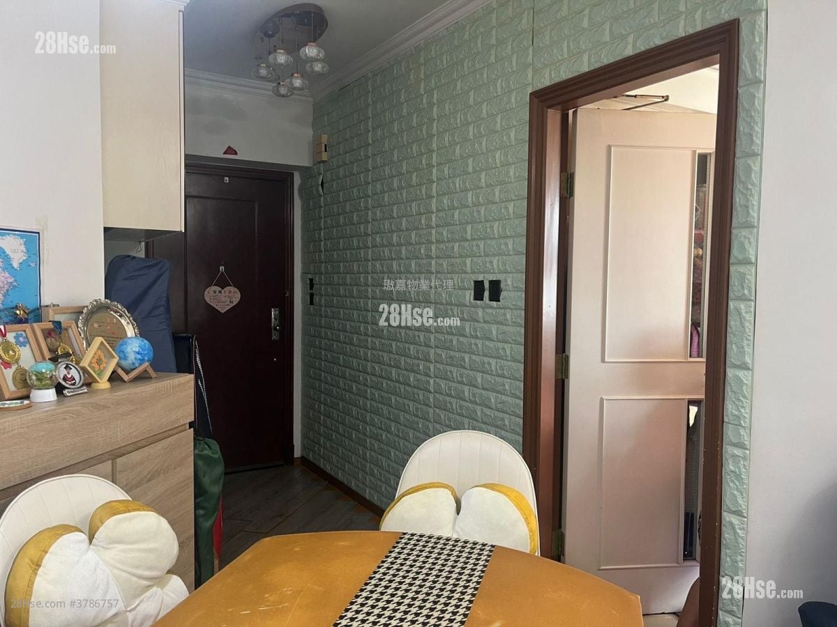 The Victoria Towers Sell 2 Bedrooms , 1 Bathroom 509 ft²