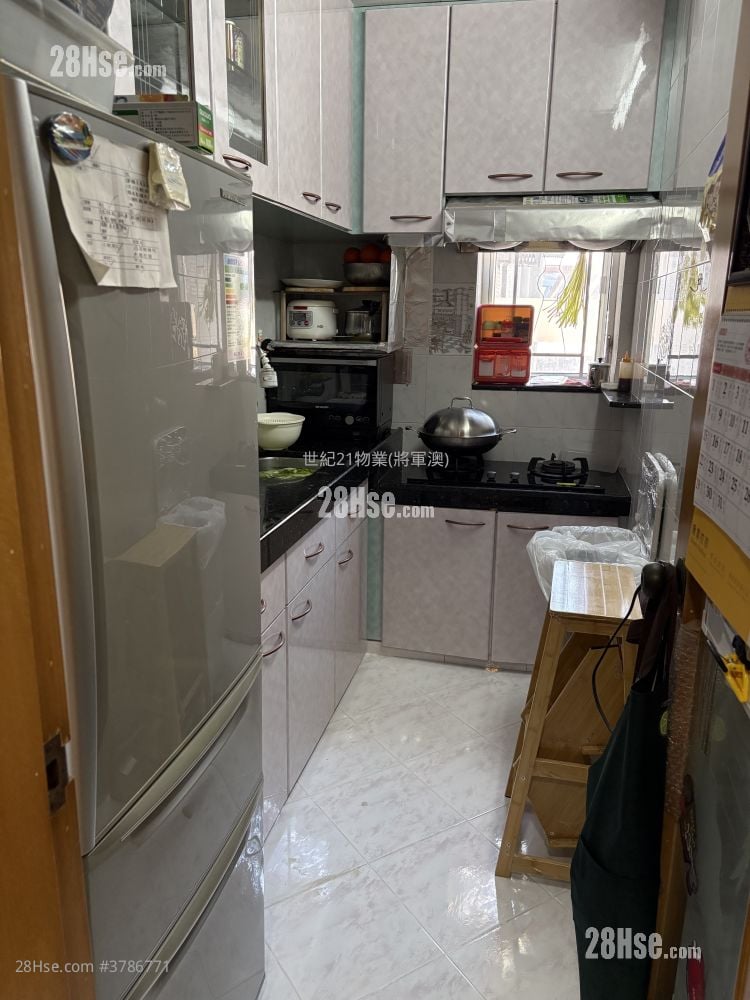 Beverly Garden Sell 2 Bedrooms , 1 Bathroom 431 ft²