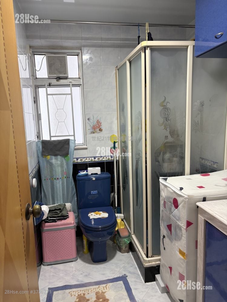 Beverly Garden Sell 2 Bedrooms , 1 Bathroom 431 ft²