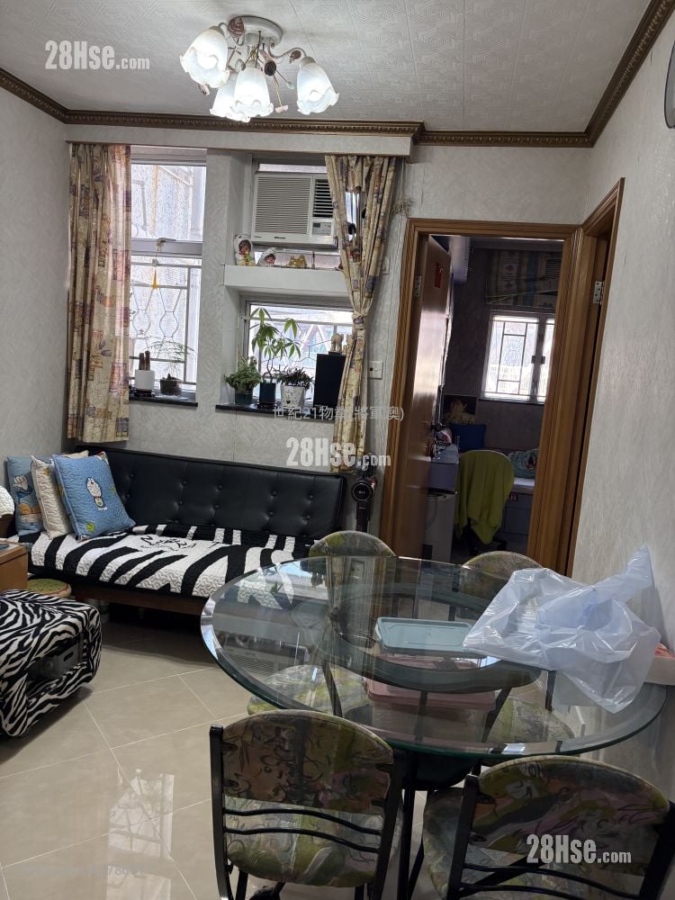 Beverly Garden Sell 2 Bedrooms , 1 Bathroom 431 ft²