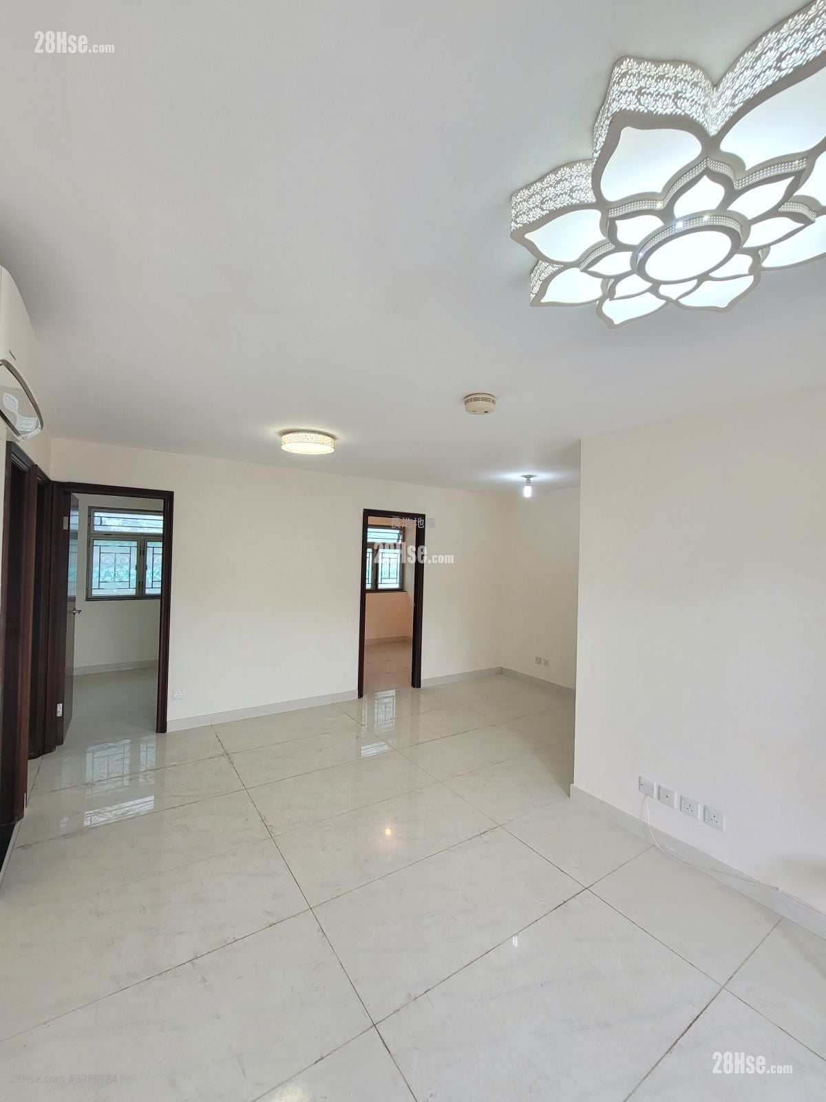 Village Sell 3 Bedrooms , 1 Bathroom 1,050 ft²