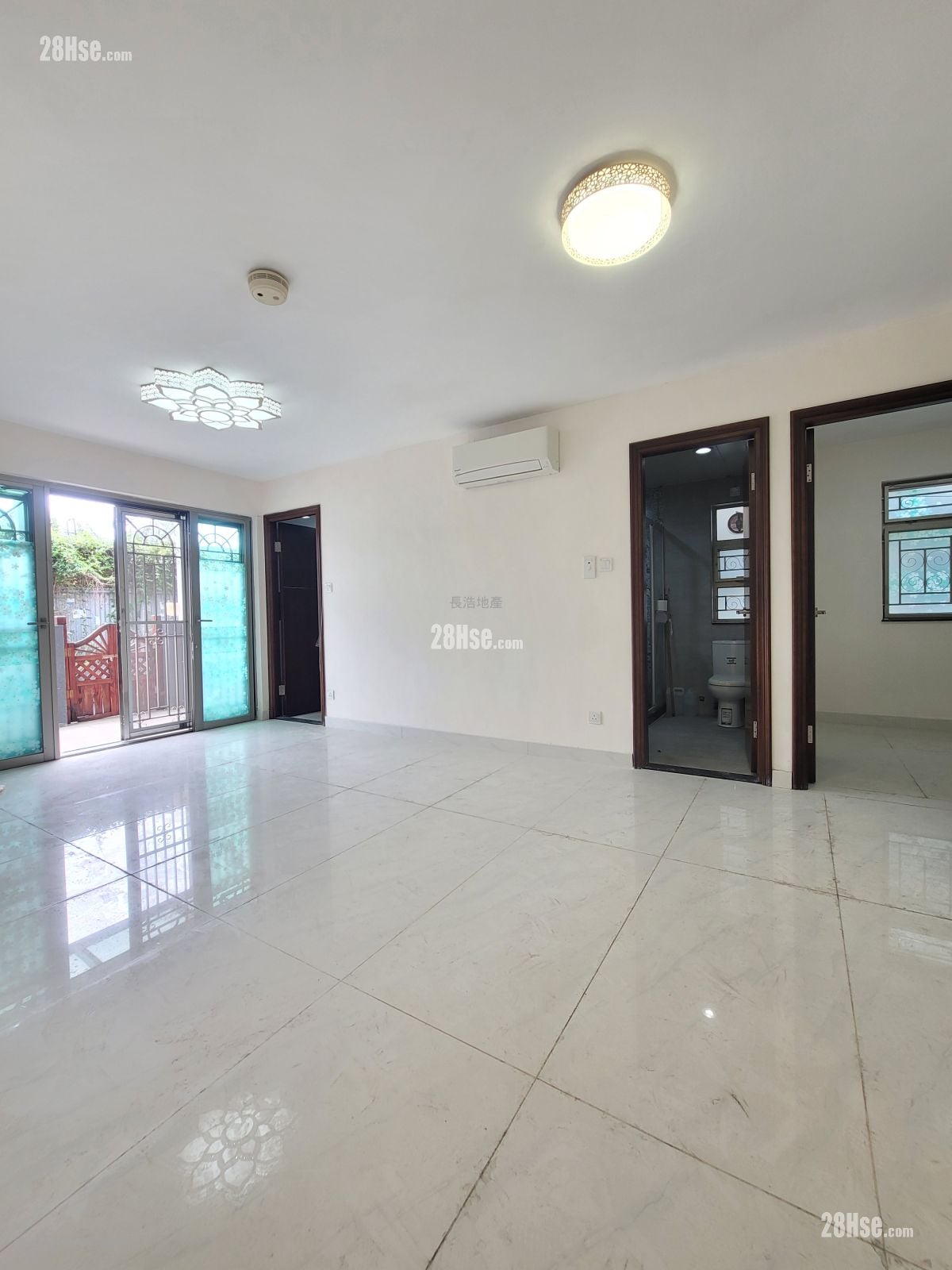 Village Sell 3 Bedrooms , 1 Bathroom 1,050 ft²