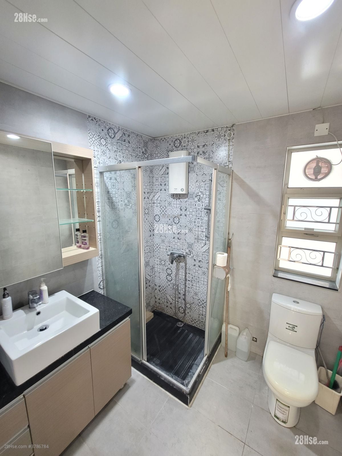 Village Sell 3 Bedrooms , 1 Bathroom 1,050 ft²