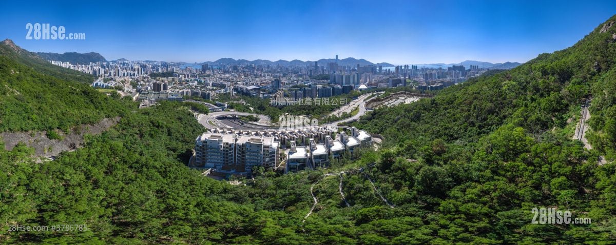 Mont Rouge Sell 4 Bedrooms , 5+ Bathrooms 2,913 ft²