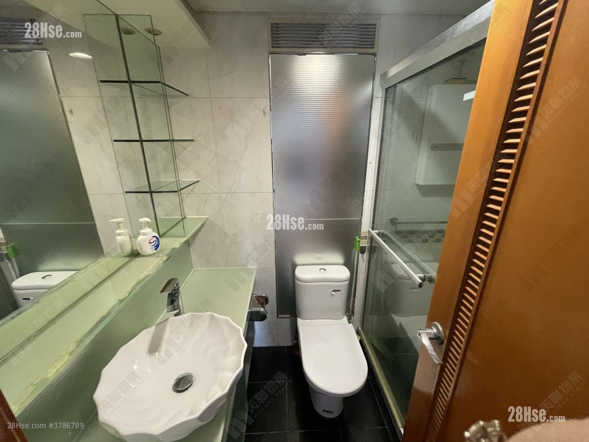 浴室: Yoho Town 售盘 3 房 , 2 浴室 637 平方尺