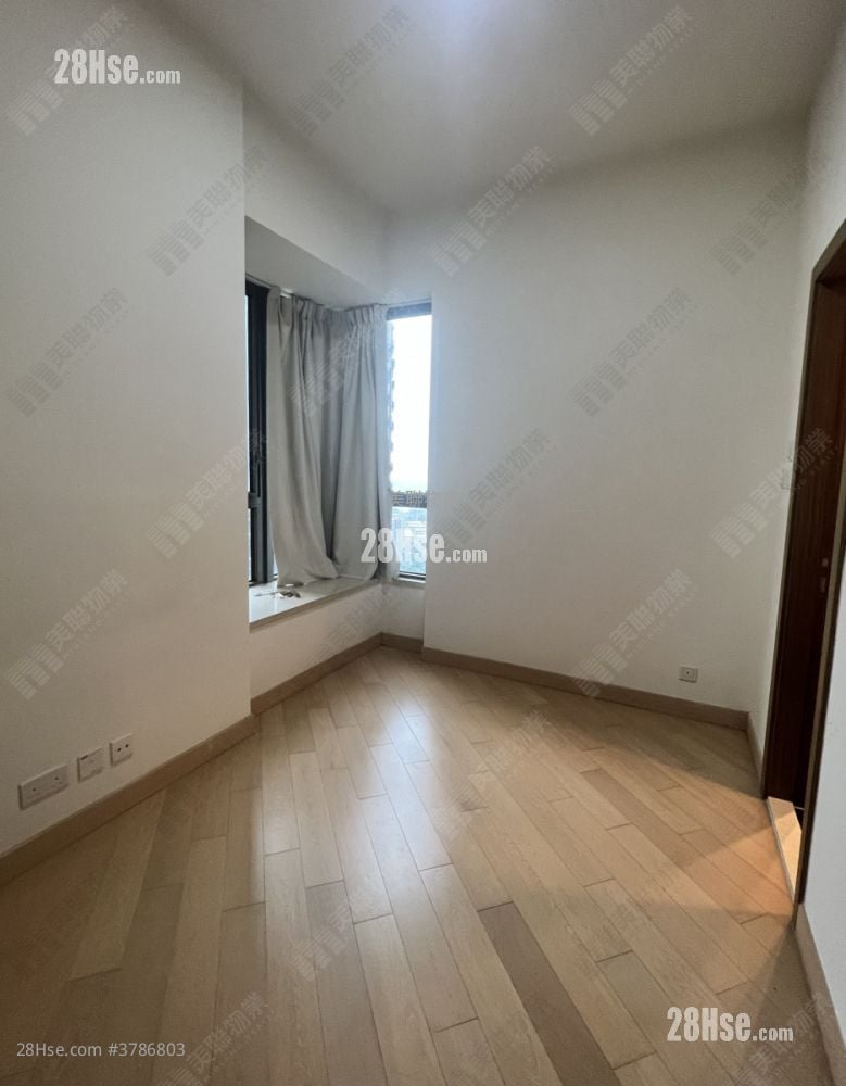 master room: Grand Yoho Sell 4 Bedrooms , 3 Bathrooms 1,115 ft²