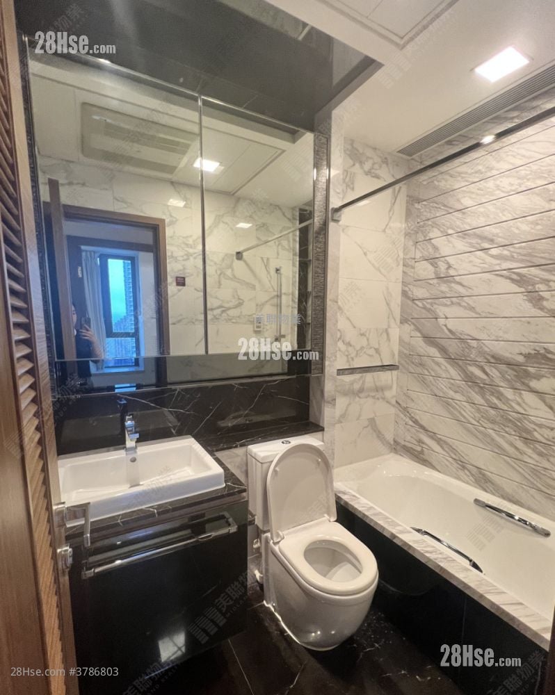bathroom: Grand Yoho Sell 4 Bedrooms , 3 Bathrooms 1,115 ft²