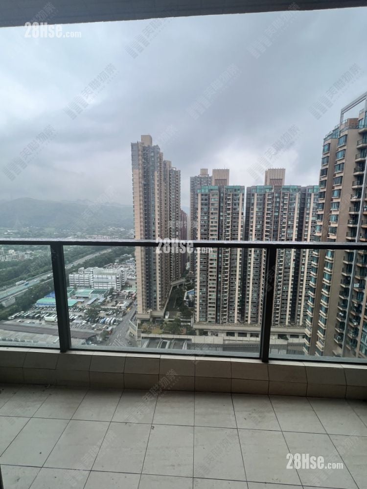 living room: Grand Yoho Sell 4 Bedrooms , 3 Bathrooms 1,115 ft²