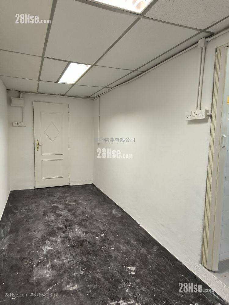 长沙湾道742号 租盘 150 平方尺