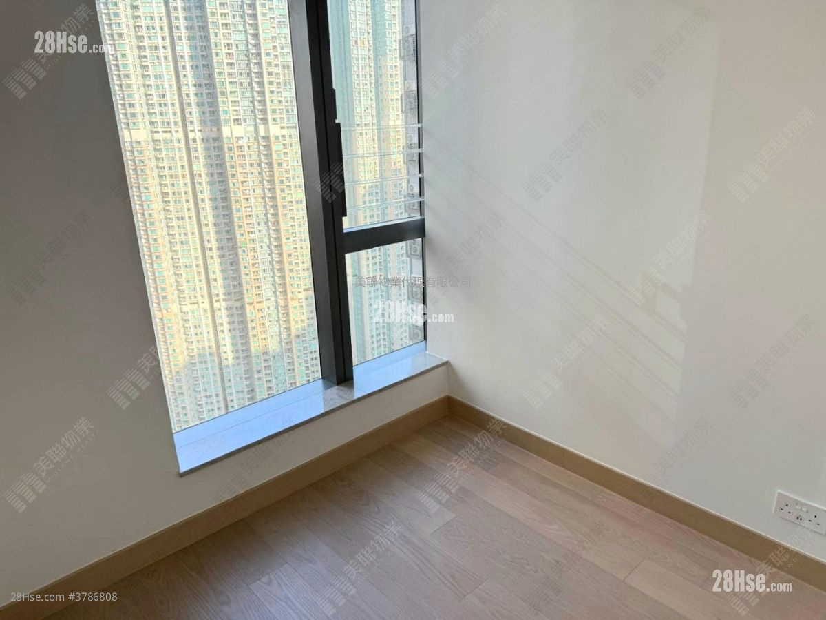 Seasons Place 售盘 1 房 , 1 浴室 323 平方尺