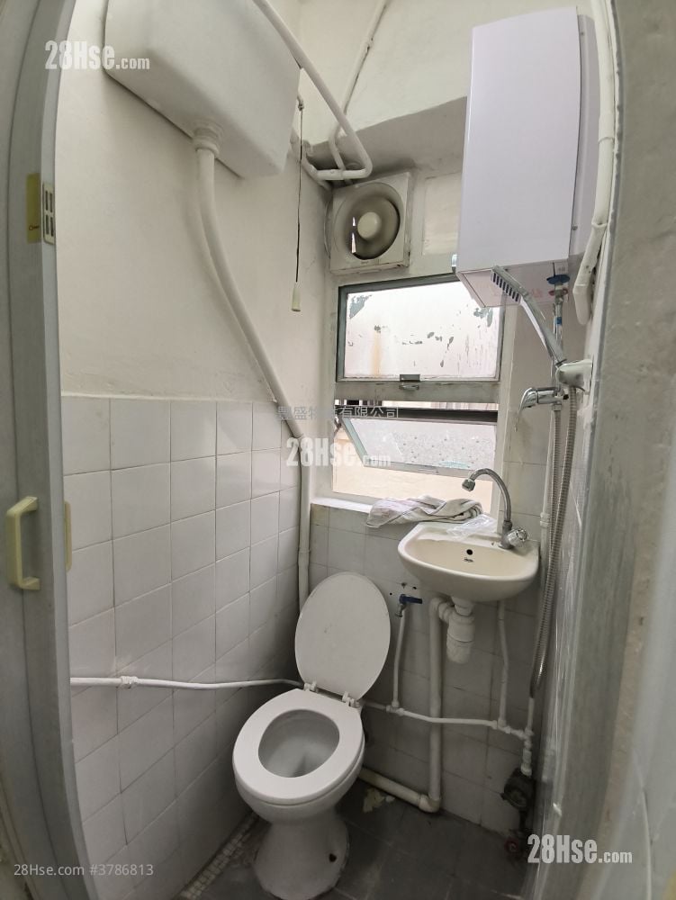 长沙湾道742号 租盘 150 平方尺