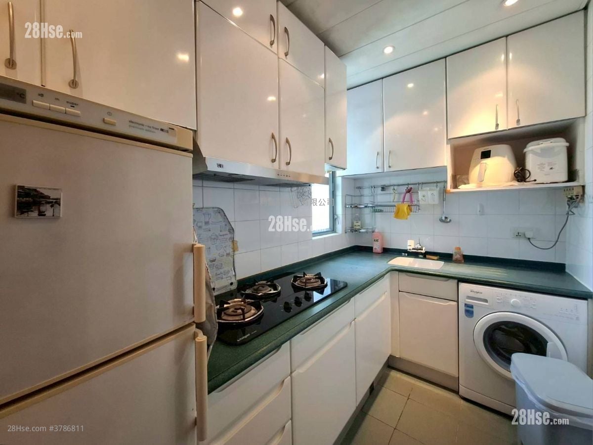 Tung Chung Crescent Sell 2 Bedrooms 531 ft²