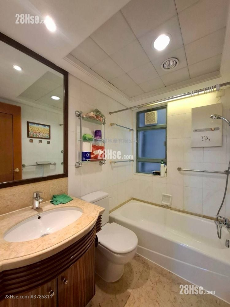 Tung Chung Crescent Sell 2 Bedrooms 531 ft²