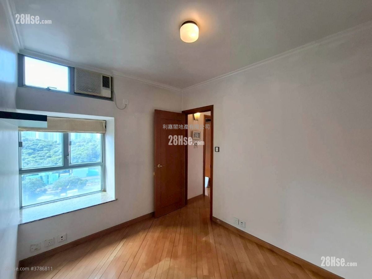 Tung Chung Crescent Sell 2 Bedrooms 531 ft²