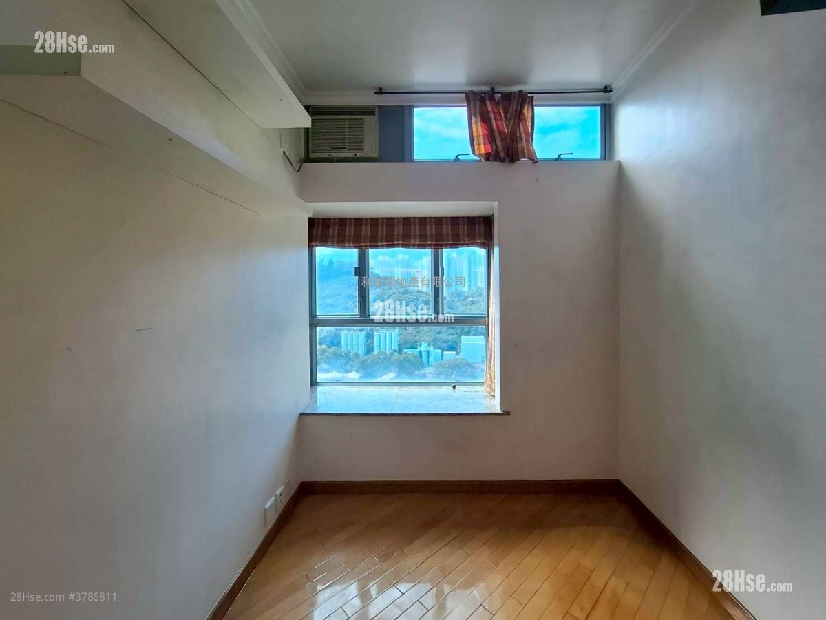 Tung Chung Crescent Sell 2 Bedrooms 531 ft²