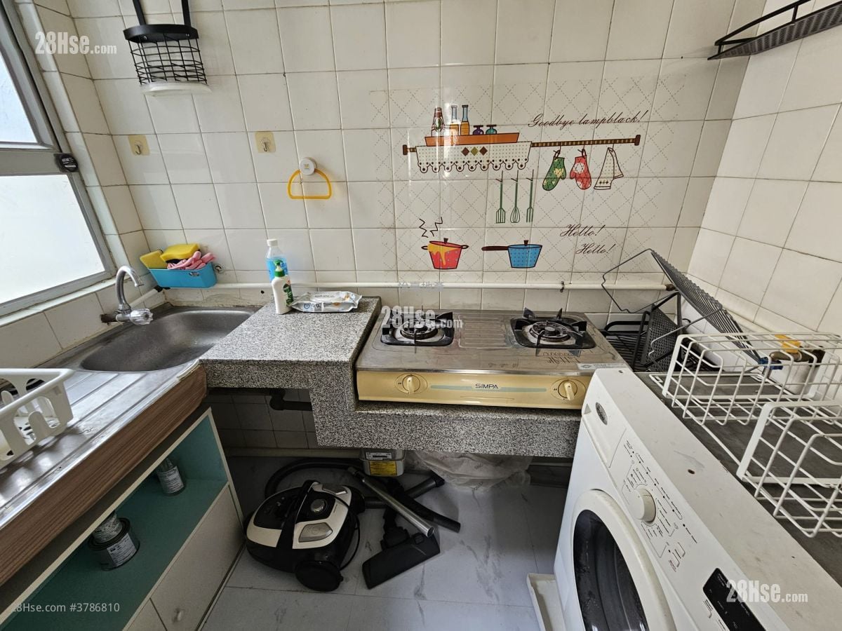 Ngan Fai  Building Sell 1 Bedroom , 1 Bathroom 255 ft²