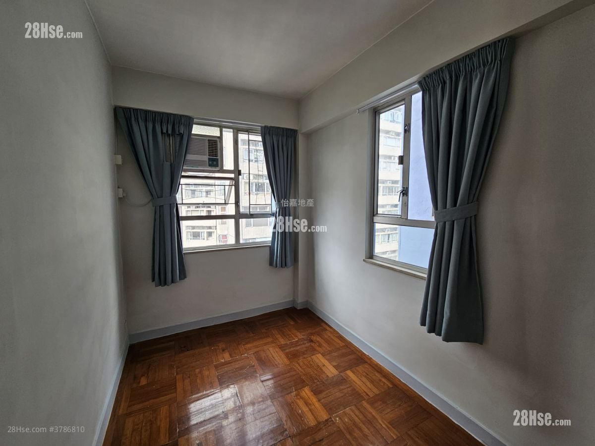 Ngan Fai  Building Sell 1 Bedroom , 1 Bathroom 255 ft²