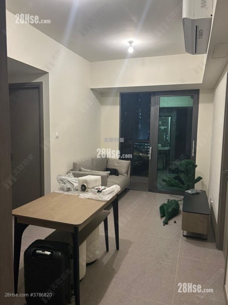 Yoho West Sell 2 Bedrooms 440 ft²