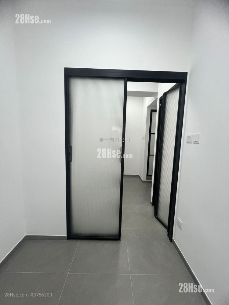 Honland Building Rental 2 Bedrooms , 1 Bathroom 160 ft²